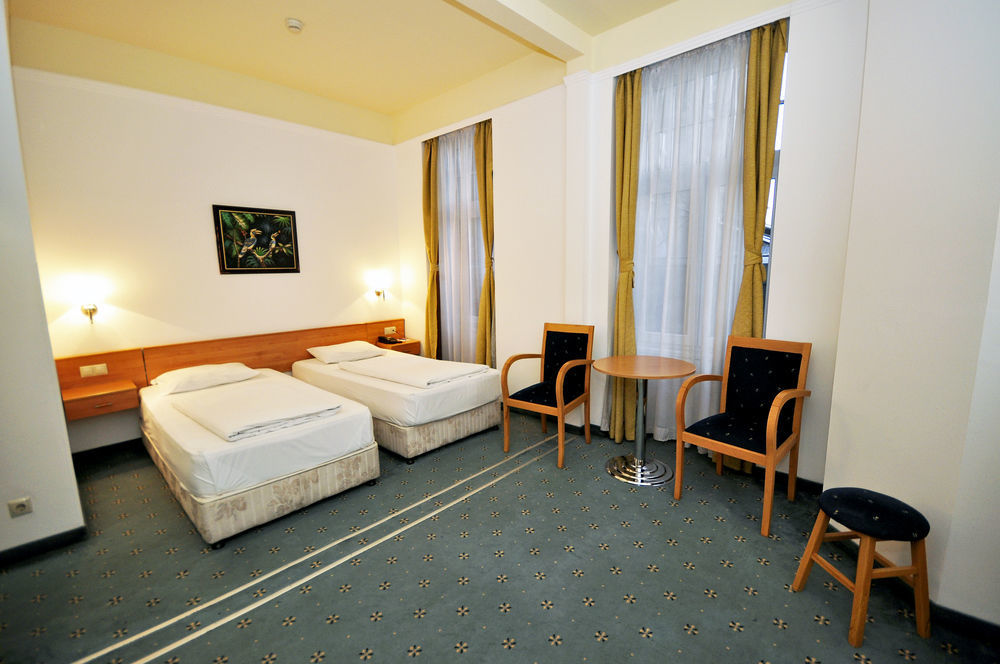 East Hotel 4*