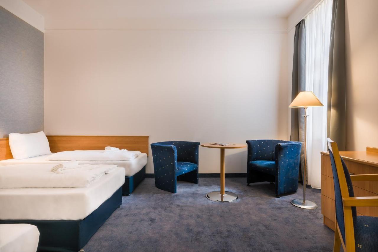 Hotel East